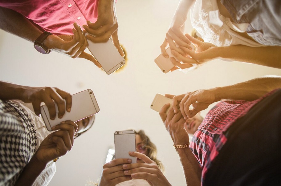 通過各種社交媒體分享，吸引更多關注和參與，擴大影響力。